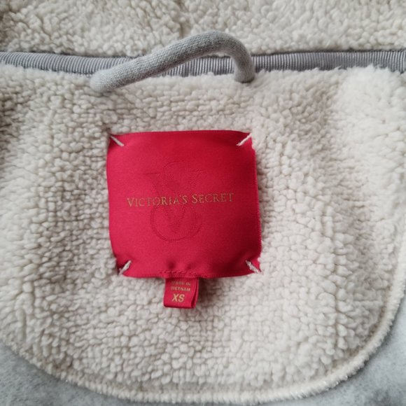 Victoria's Secret Grey Fleece Robe - Picture 3 of 11